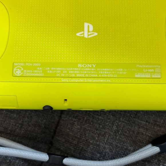 Sony PlayStation Ps Vita 2000 Console Lime Green - Picture 3 of 4